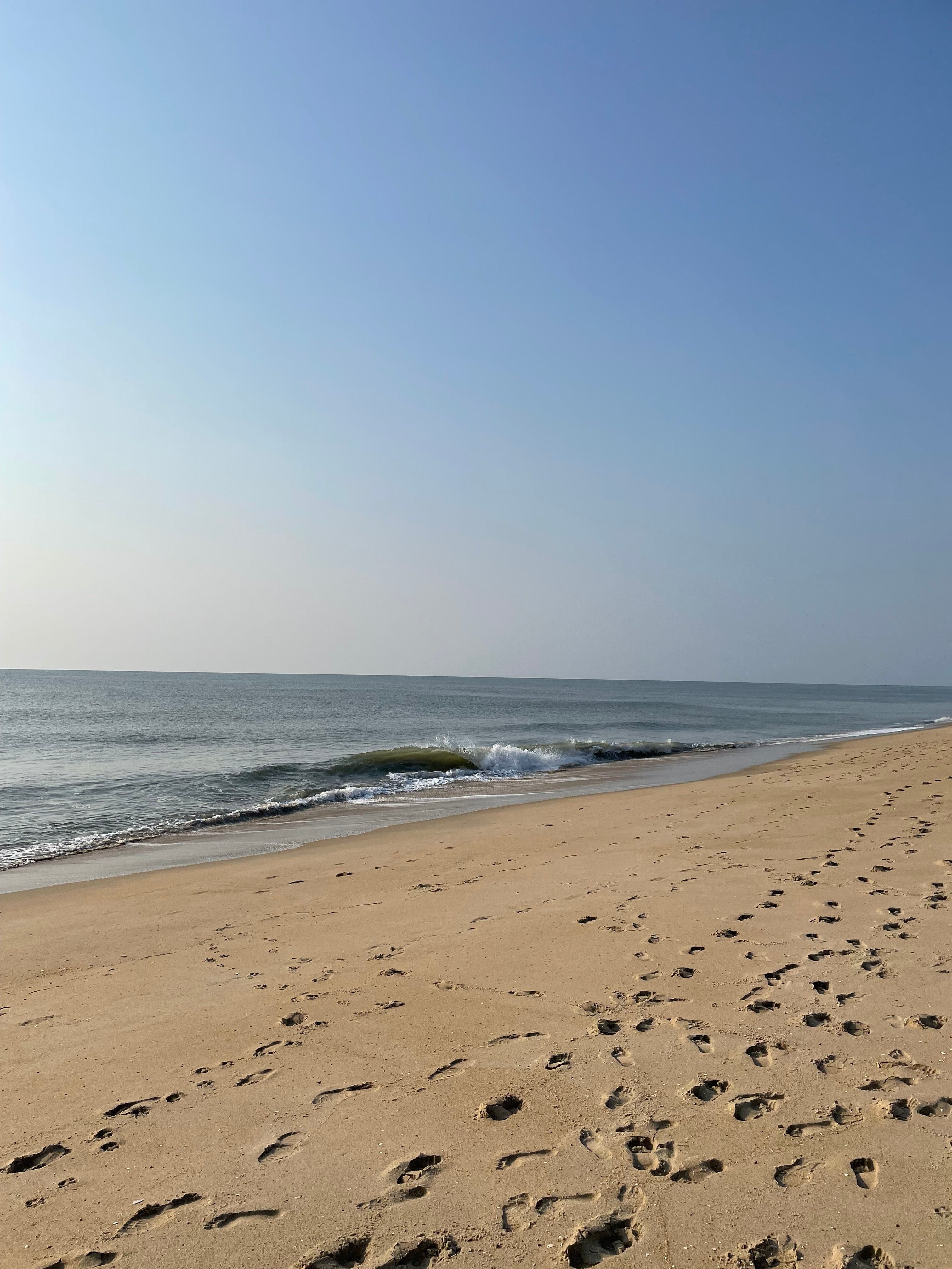 Waves crashing down on Ocean City MD beach